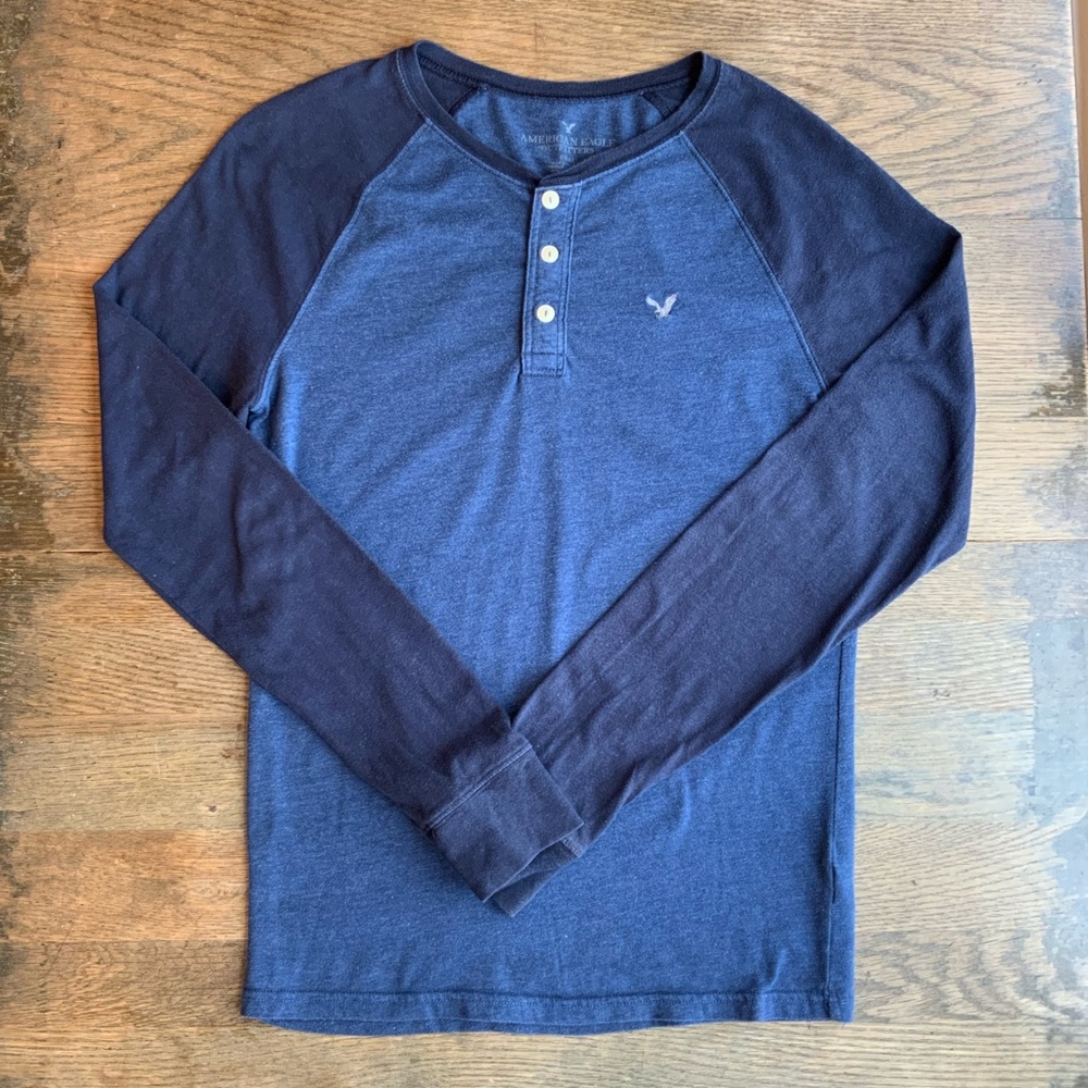 American Eagle Men’s Long Sleeve 2 Tone Blue Henley T-Shirt